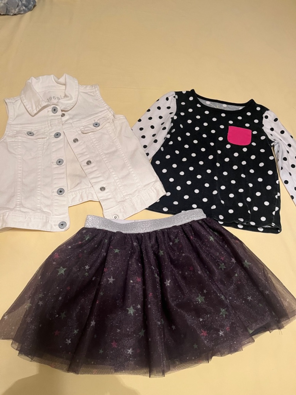 Bundle GAP White Denim Vest, Polka Dot Shirt, Star Wars skirt 4T